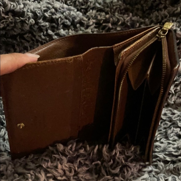 LOUIS VUITTON WALLET - Picture 5 of 9